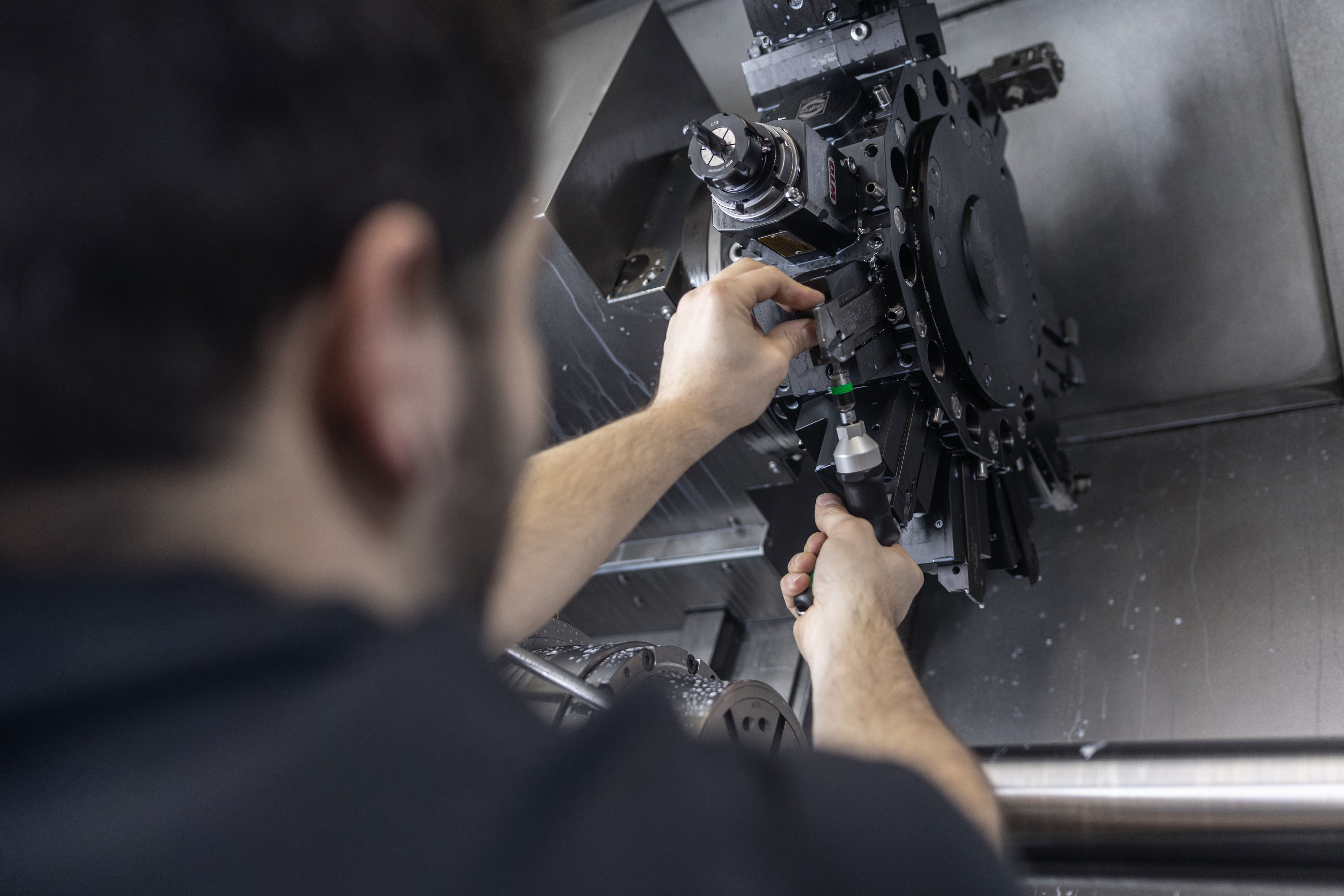 krug-priester-startseite-karriere-produktion-mann-maschine